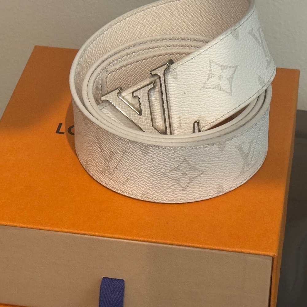 Men’s Louis Vuitton belt